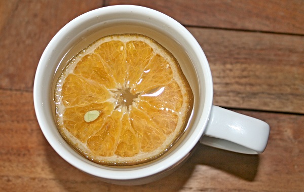 dritter Aufguß (in einer kleineren Tasse!) Limettenscheibe in der Tasse