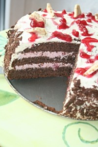 Sahnetorte angeschnitten