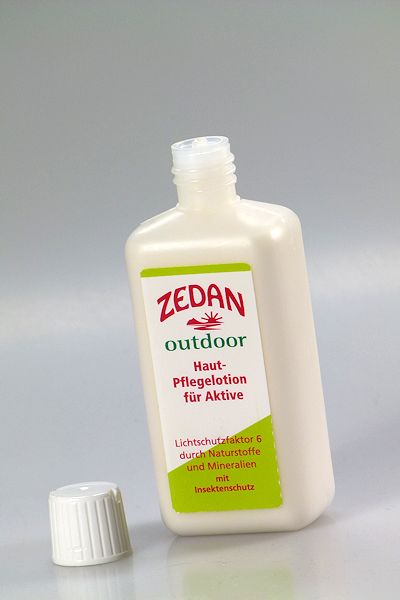 Natürlicher Sonnenschutz von Zedan in Flasche