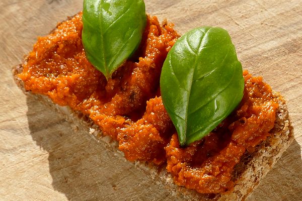 Lilith Rüeblipaste auf Brot