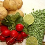 Zutaten für einen Kartoffelsalat mit Limetten und Avocado-Dressing