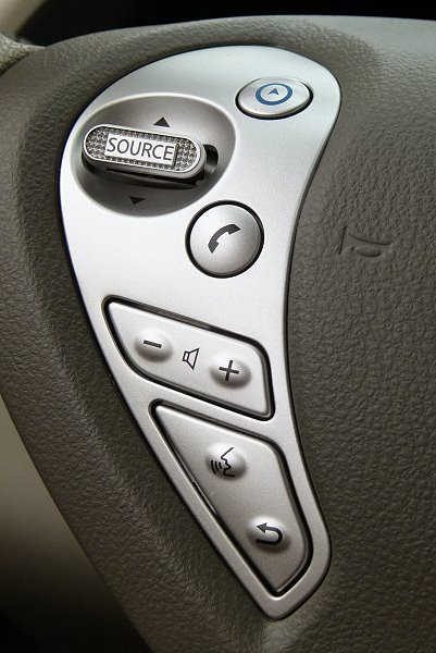 Nissan Leaf Blau Lenkrad Detail