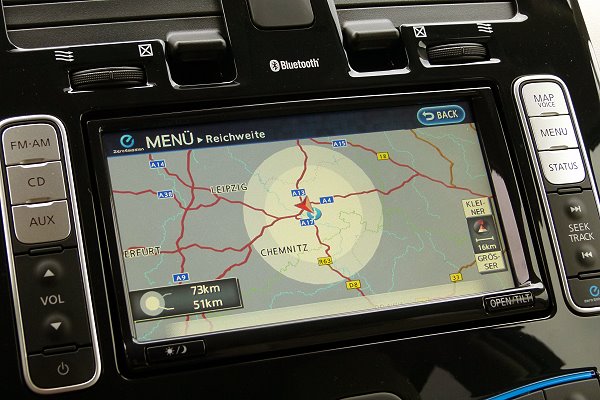 Nissan Leaf Blau Reichweitenanzeige