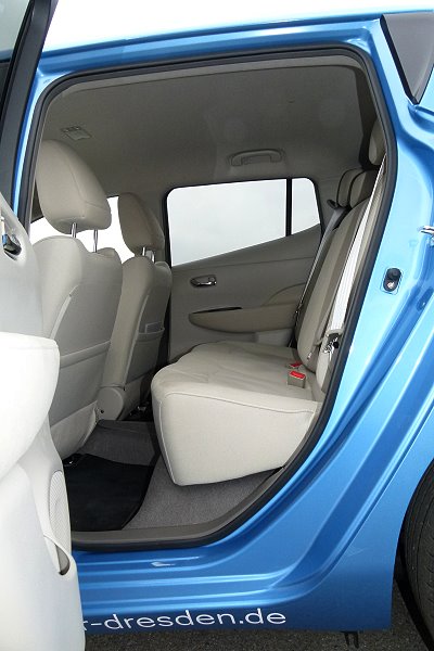 Nissan Leaf Blau Rücksitzbank