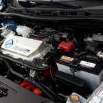 Nissan Leaf Blau Blick unter die Motorhaube