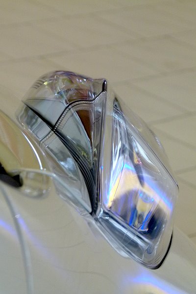 Nissan Leaf Weiss Frontleuchte ausgefallene Form