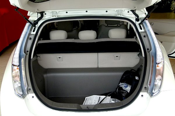 Nissan Leaf Weiss Kofferraum