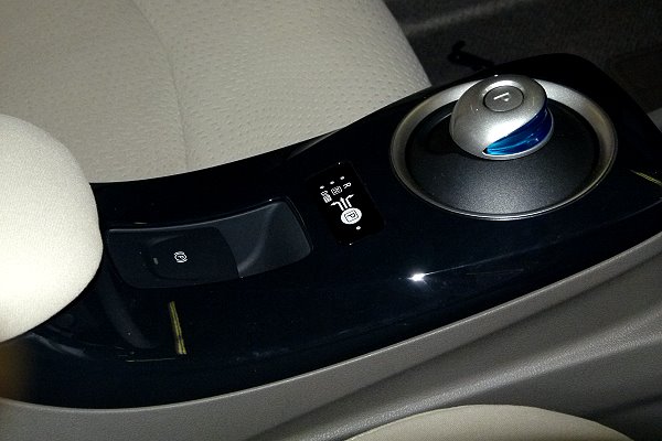 Nissan Leaf Weiss Mittelkonsole