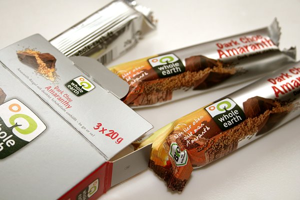 Drei Riegel Whole Earth "Amaranthy" in einer Packung