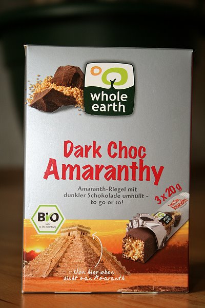 Packung Whole Earth "Dark Shoc Amaranthy" mit drei Riegeln