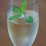 Fleur et Sekt im Glas
