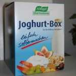 Pappkarton mit Joghurt-Box