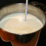 Milch im Topf
