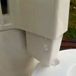 Destiller mit auslaufendem Wasser