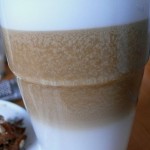 Provamel Bio-Mandeldrink im Glas Detail