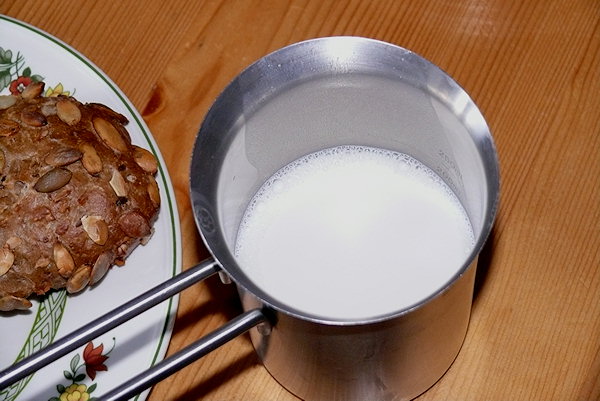 Provamel Bio-Mandel-Drink im Becher