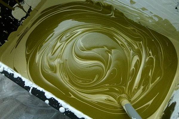 Abtönfarbe im Eimer zweite Dosierung