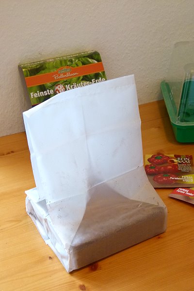 Beutel mit Erde geschlossen