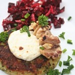 Kartoffelbratling mit Käse und Rote-Beete-Salat