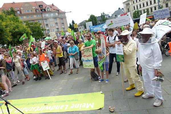 Kundgebung vor Bahnhof-Neustadt Dresden