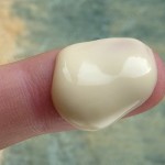 Aloe Vera Face Lotion von Martina Gebhardt auf Finger