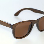 Dunkle Bambus-Sonnenbrille